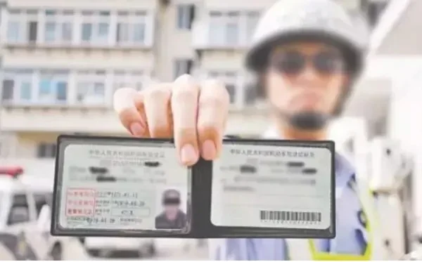 武汉机动车驾驶证副页有用吗 驾驶证副页可以塑封吗