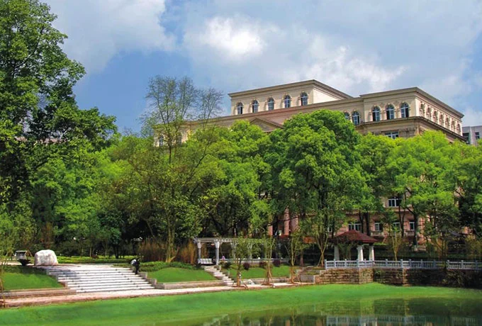 重庆医科大学是211吗