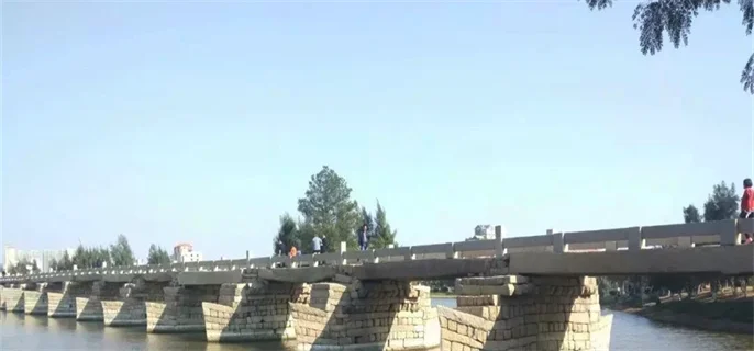 中国现存古代最长的连梁式石板桥