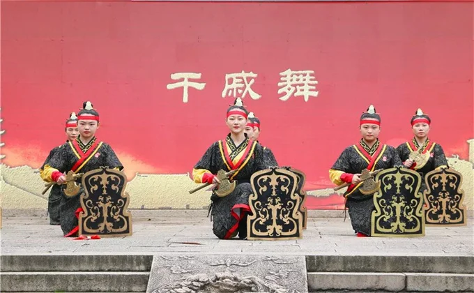 执干戚而舞什么意思
