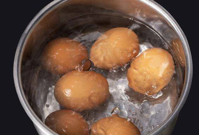 煮鸡蛋炸开的原因